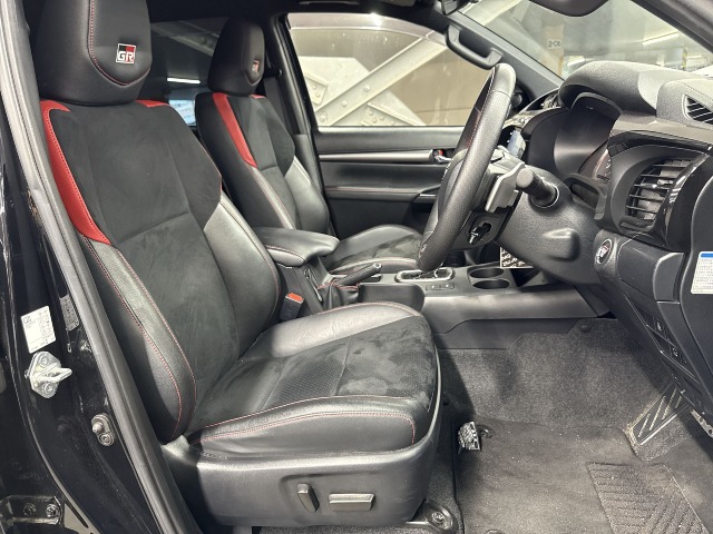 TOYOTA - HILUX
