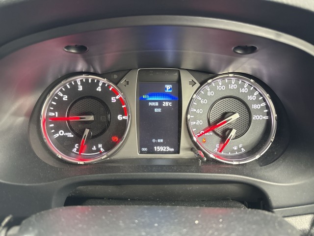 TOYOTA - HILUX
