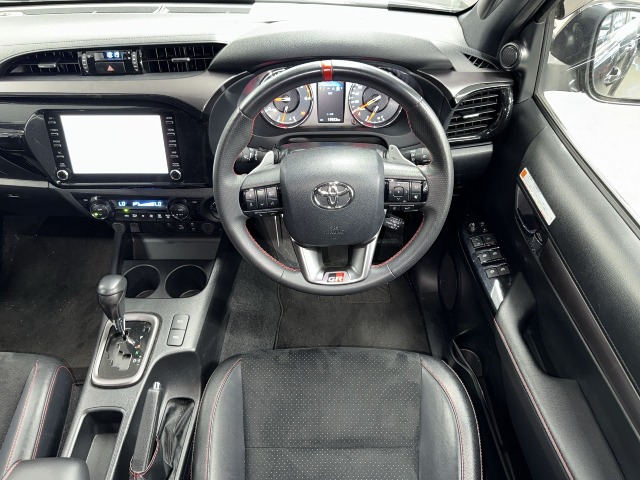 TOYOTA - HILUX
