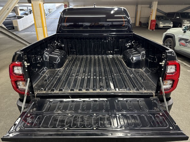 TOYOTA - HILUX
