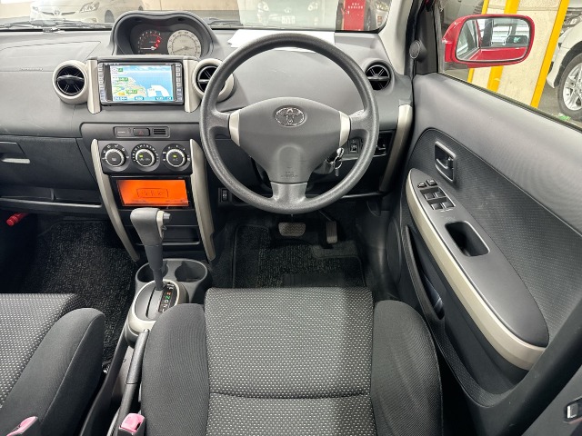 TOYOTA - IST
