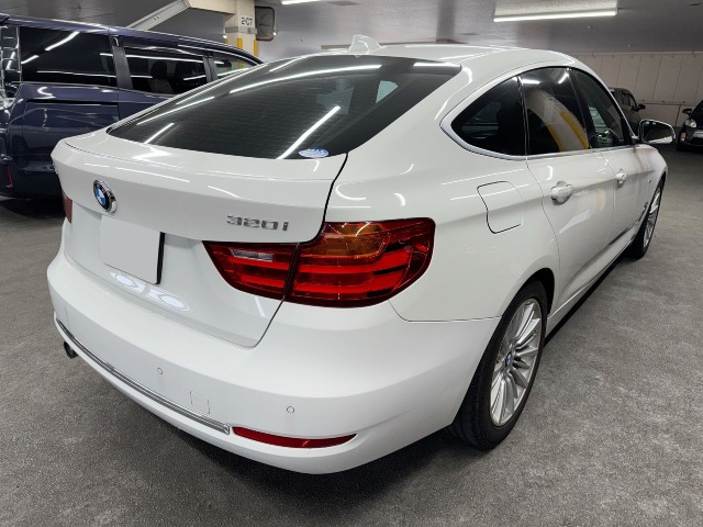 BMW - 3 SERIES

