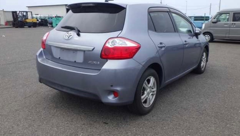 TOYOTA - AURIS
